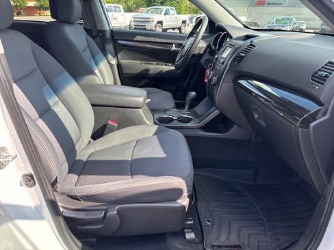 Used 2013 Kia Sorento LX w/ Convenience Pkg AWD/4WD image 13