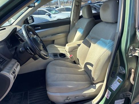 Used 2010 Subaru Outback 2.5i Premium image 8