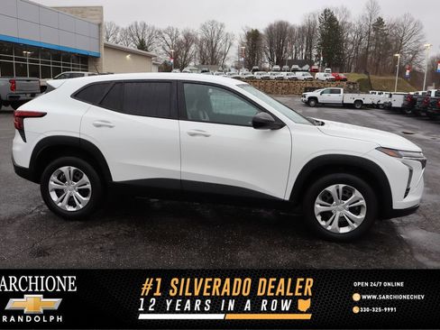 Used 2024 Chevrolet Trax LS image 1