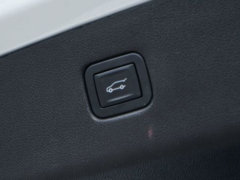 Used 2019 Chevrolet Blazer LT image 9