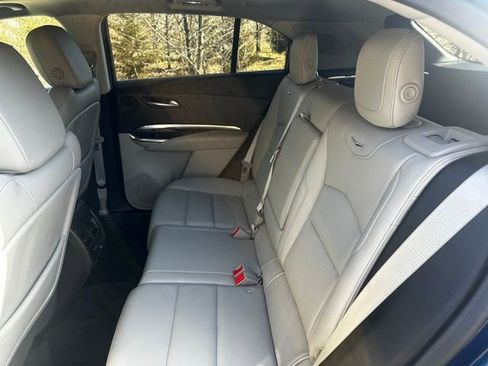 Used 2019 Cadillac XT4 Luxury w/ Cold Weather Package image 15