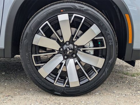 New 2025 Mitsubishi Outlander SE image 11