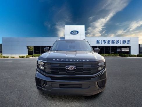 Certified 2025 Ford Expedition Active RWD image 2
