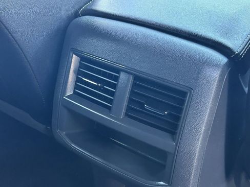 Used 2021 Volkswagen Atlas Cross Sport SE image 15