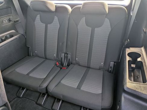 Used 2025 Kia Sorento LX image 18