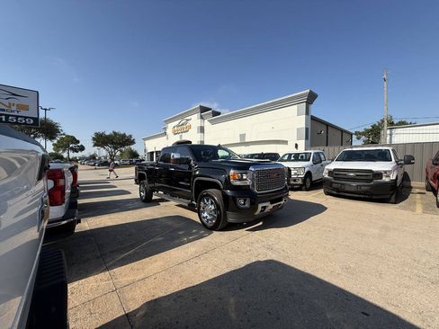 Used 2018 GMC Sierra 2500 Denali w/ Duramax Plus Package AWD/4WD image 46