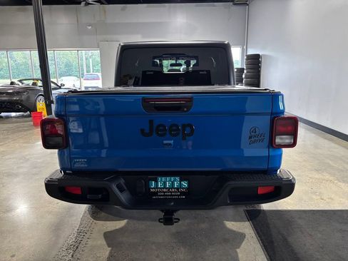 Used 2022 Jeep Gladiator Sport AWD/4WD image 6
