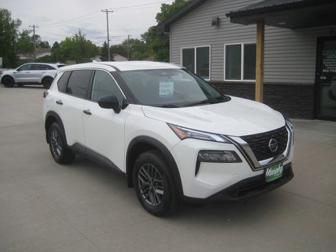 Used 2021 Nissan Rogue S AWD/4WD image 2