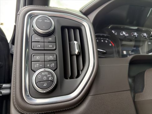 Used 2021 GMC Sierra 1500 SLT image 13