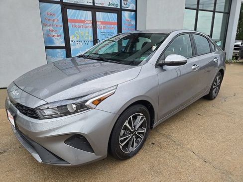 Used 2024 Kia Forte LXS w/ LXS Technology Package FWD image 3