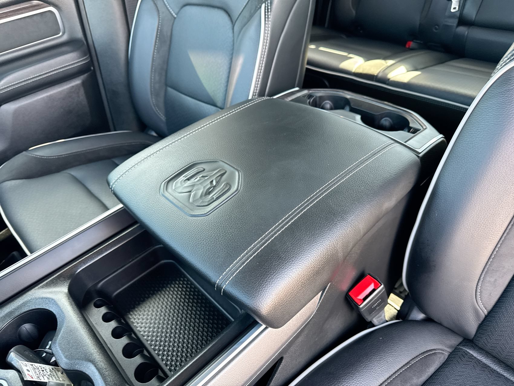 Used 2025 RAM 1500 Laramie AWD/4WD image 21