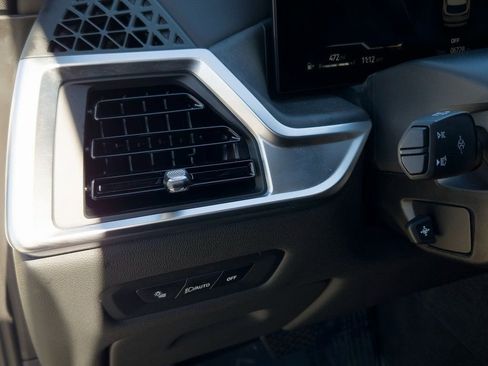 Used 2025 BMW X5 sDrive40i w/ Parking Assistance Package image 11