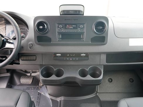 Used 2025 Mercedes-Benz Sprinter 2500 image 17