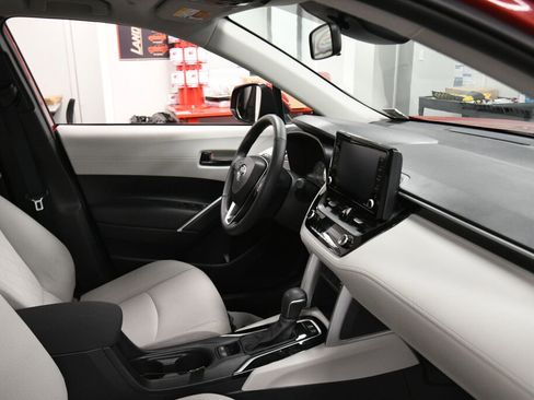 Certified 2022 Toyota Corolla Cross LE image 30