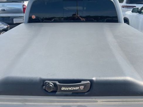 Used 2019 Toyota Tacoma TRD Sport AWD/4WD image 9