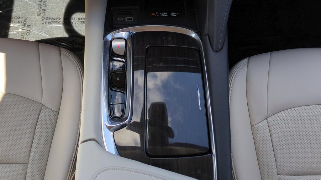 Used 2022 Buick Enclave Essence w/ Sound and Sites Package FWD image 15