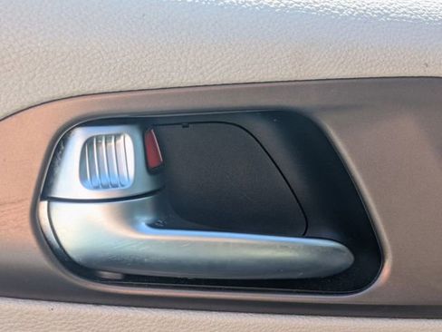 Used 2021 Chrysler Voyager LX FWD image 13