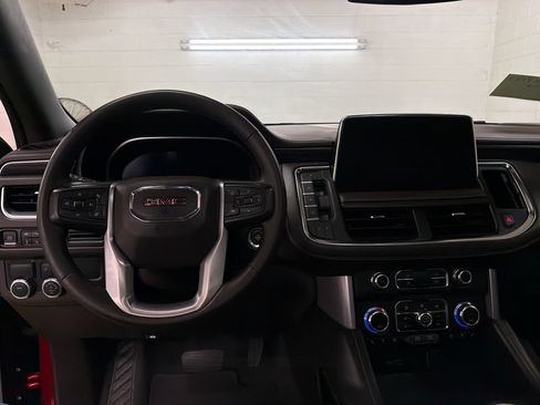 Used 2023 GMC Yukon SLT w/ SLT Premium Package RWD image 9