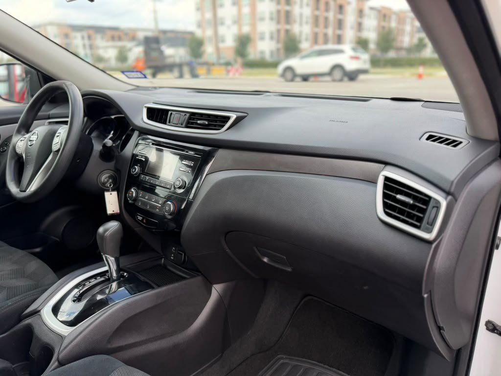 Used 2016 Nissan Rogue S AWD/4WD image 11