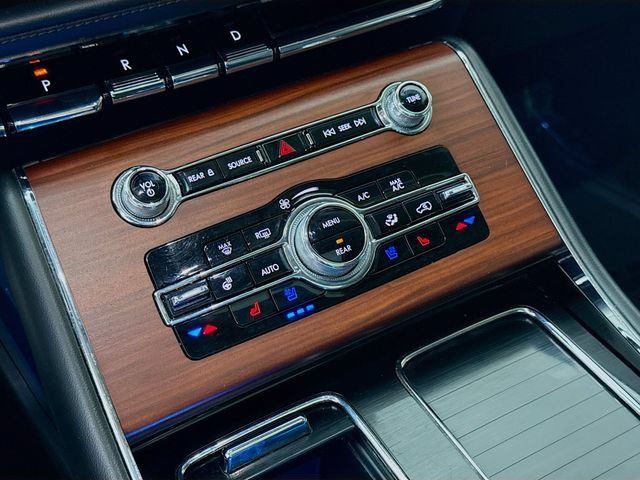 Used 2022 Lincoln Aviator Reserve w/ Equipment Group 201A AWD/4WD image 17