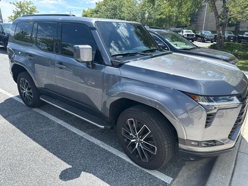 Used 2026 Lexus GX 550 w/ Accessory Package (2T) AWD/4WD image 2