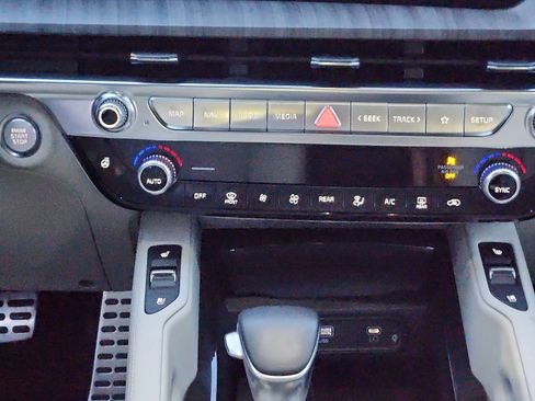 Used 2024 Kia Telluride SX image 18