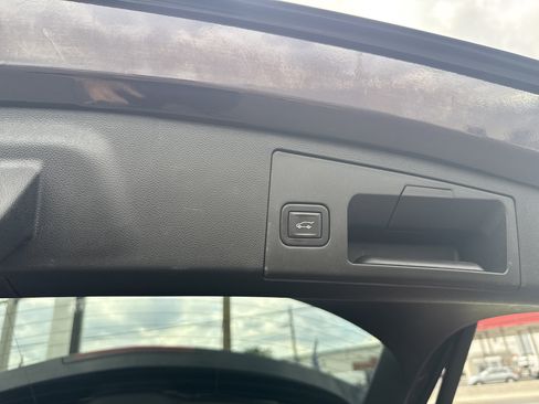 Used 2021 Cadillac XT4 Premium Luxury image 33