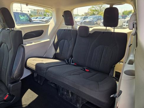 Used 2019 Chrysler Pacifica Touring Plus FWD image 28