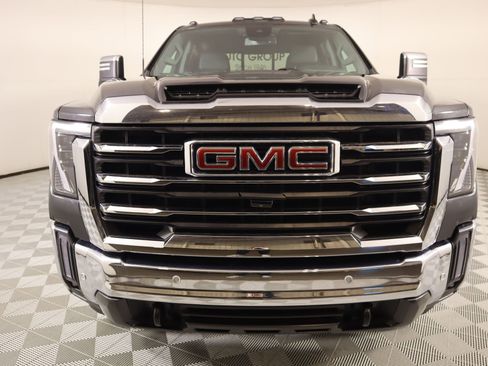 Used 2024 GMC Sierra 2500 SLT w/ SLT Premium Package image 9
