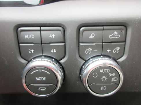 New 2026 GMC Sierra 3500 Denali Ultimate AWD/4WD image 18