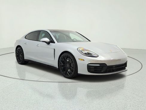Used 2021 Porsche Panamera image 3