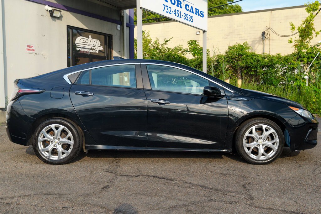 Used 2018 Chevrolet Volt Premier w/ Driver Confidence Package FWD image 8