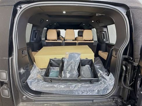 New 2026 Land Rover Defender 130 X-Dynamic SE AWD/4WD image 28
