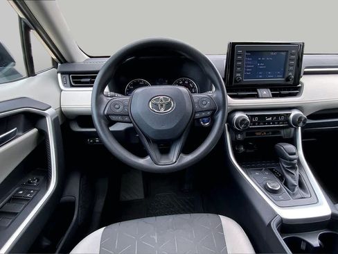 Used 2019 Toyota RAV4 XLE AWD/4WD image 6