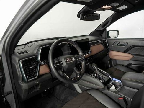 Used 2025 GMC Canyon AT4 w/ Nightfall Edition AWD/4WD image 13