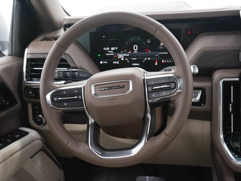 Used 2025 GMC Yukon Denali w/ Sun & Power Step Package AWD/4WD image 19