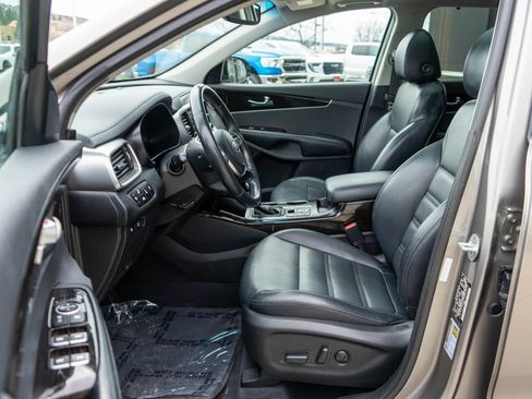 Used 2019 Kia Sorento EX w/ EX Touring Package image 11
