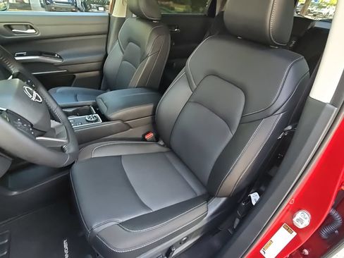 Used 2026 Nissan Pathfinder SL w/ SL Premium Package (P04) AWD/4WD image 13