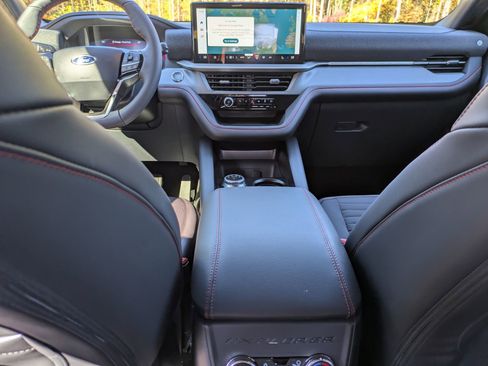 New 2026 Ford Explorer ST-Line w/ ST-Line Street Pack image 28