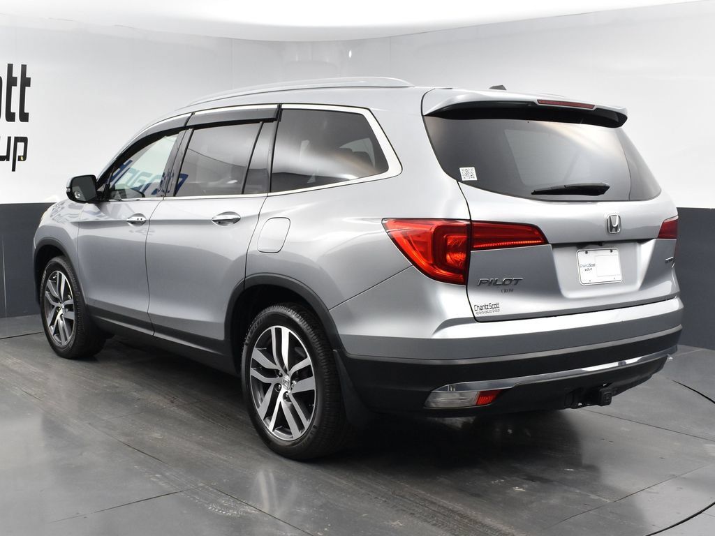 Used 2017 Honda Pilot Touring image 4
