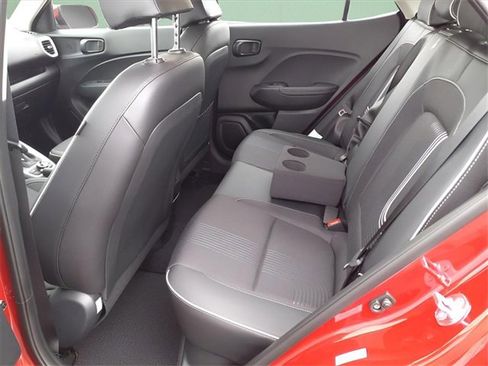 New 2025 Hyundai Venue Limited image 8