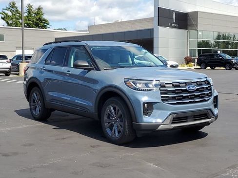 New 2026 Ford Explorer Active w/ Active Comfort Package AWD/4WD image 2