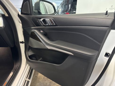 Used 2024 BMW X7 xDrive40i image 33