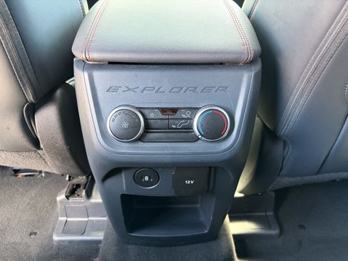 Used 2025 Ford Explorer ST-Line w/ ST-Line Street Pack AWD/4WD image 17
