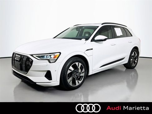 Used 2022 Audi e-tron Premium w/ Convenience Plus Package image 3