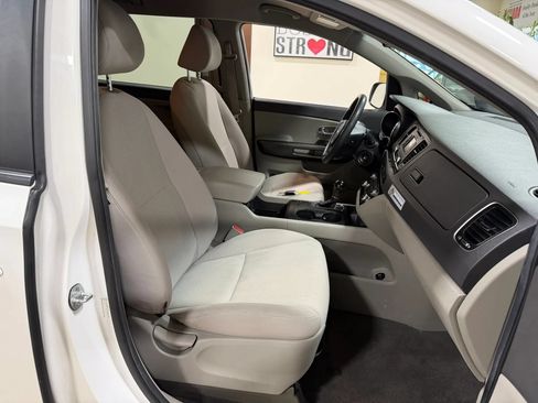 Used 2016 Kia Sedona LX FWD image 29