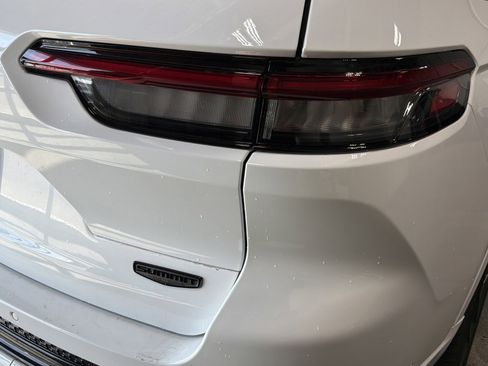 Used 2025 Jeep Grand Cherokee L Summit image 17