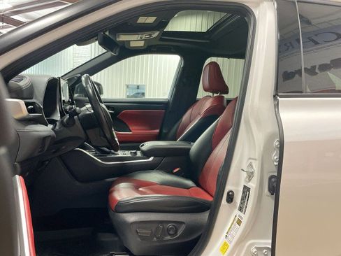 Used 2022 Toyota Highlander XSE image 15