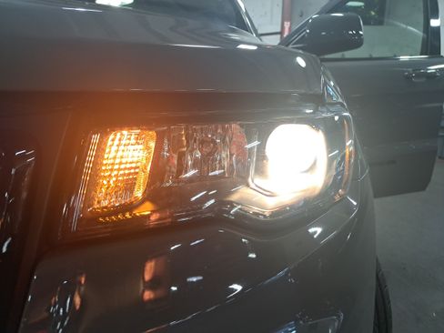 Used 2022 Jeep Grand Cherokee Laredo X RWD image 32