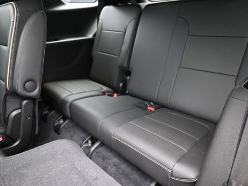 Used 2023 Chevrolet Traverse Premier AWD/4WD image 34